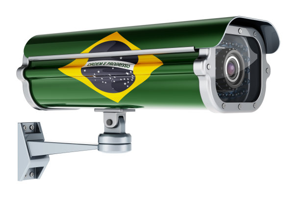 带有巴西国旗的监控摄像头。三维渲染图片下载