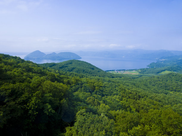 日本北海道洞爷湖温泉中的洞爷湖和yotei山。图片下载