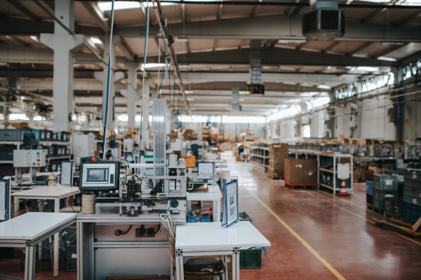 电子工业制造设备的空工厂视图图片下载