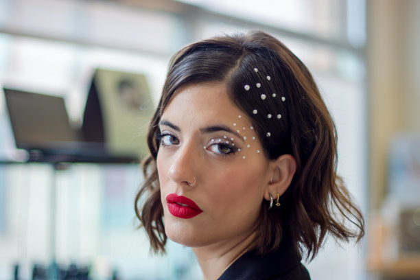 化妆后的漂亮女孩图片下载