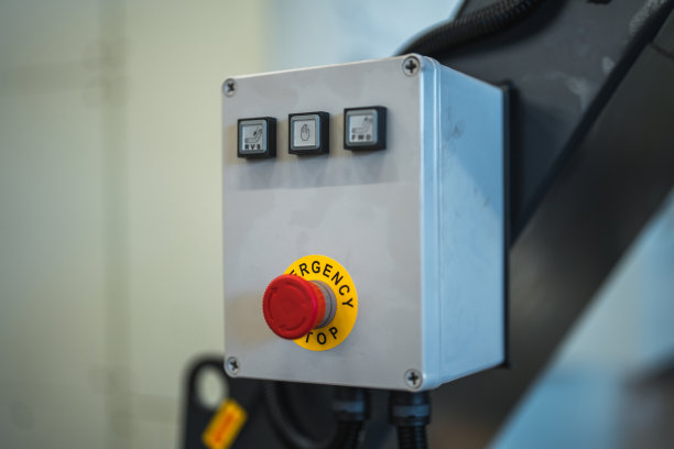 工厂机器上的安全开关图片下载