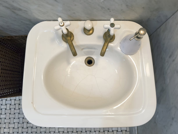 古董水龙头与黄铜水龙头图片下载