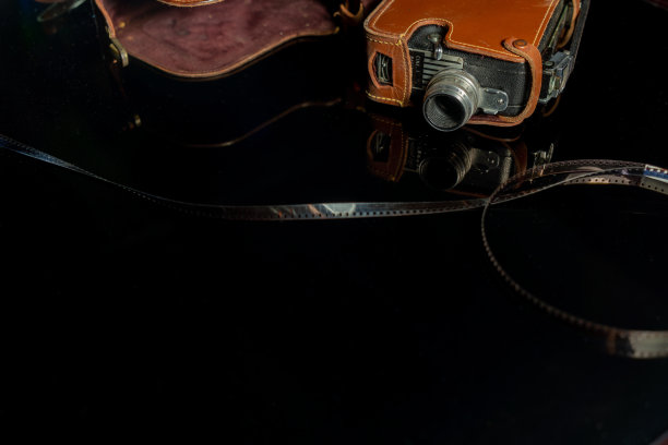 老式8毫米超级8电影摄影机图片下载