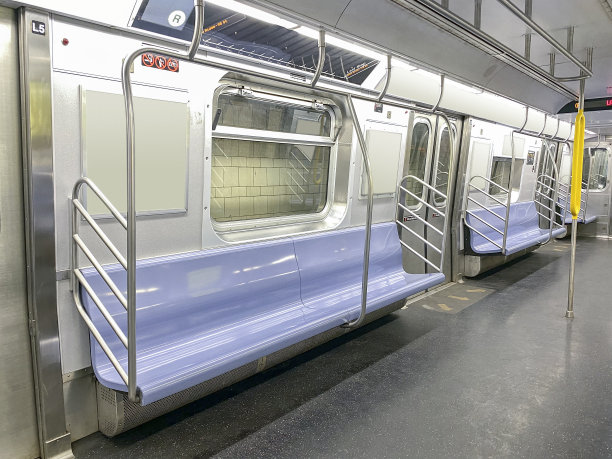 地铁座位和空白广告牌图片下载