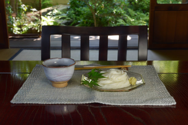 日本传统房间里的苏门菜图片下载