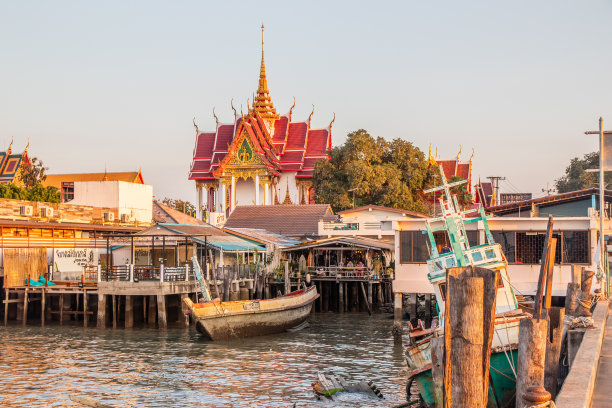 渔民在泰国邦萨拉捕鱼图片下载