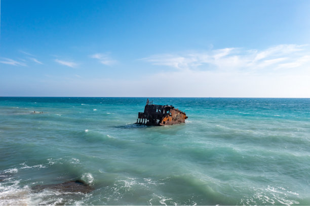 塞浦路斯阿克罗蒂里英国主权基地海岸外的沉船图片下载