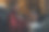 年轻的成年白人男子在家图片下载