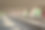 白天的照片，一个空荡荡的城市，市中心的预制混凝土停车场。图片下载