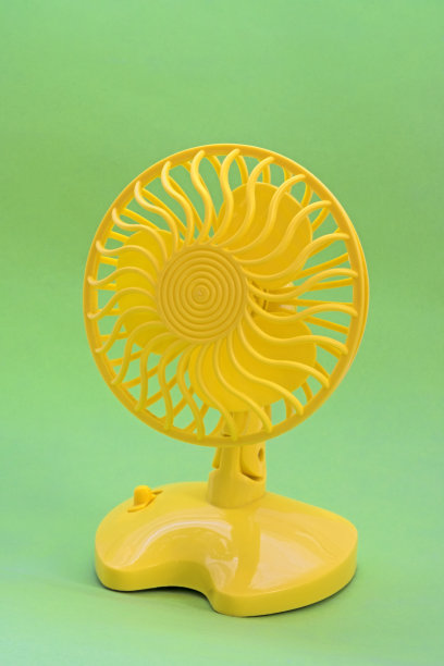 黄色电风扇。图片下载