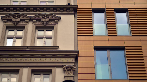 城市中新旧建筑的景观。图片下载