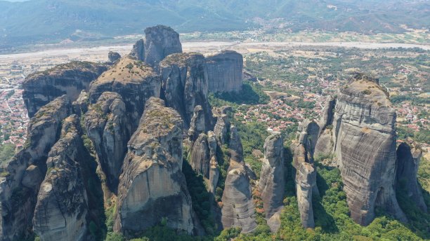 希腊卡拉巴卡的迈泰奥拉修道院图片下载