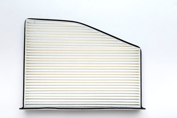白色背景汽车的新清洁舱内灰尘空气过滤器图片下载