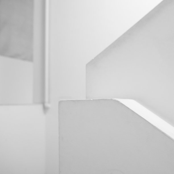 抽象白色楼梯的局部视图图片下载