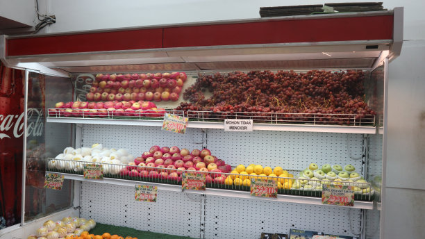 水果店货架上的什锦新鲜水果图片下载