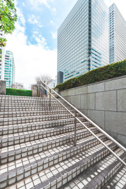 通往办公楼的石阶。图片下载