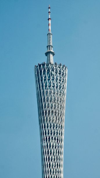 广州塔的壮丽景色，位于广州的一座摩天大楼图片下载