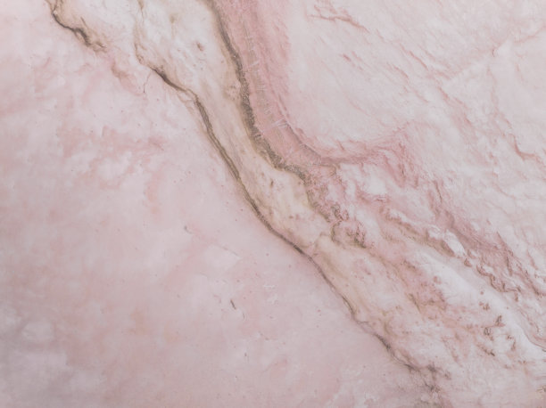 鸟瞰粉红色的自然形状和纹理图片下载