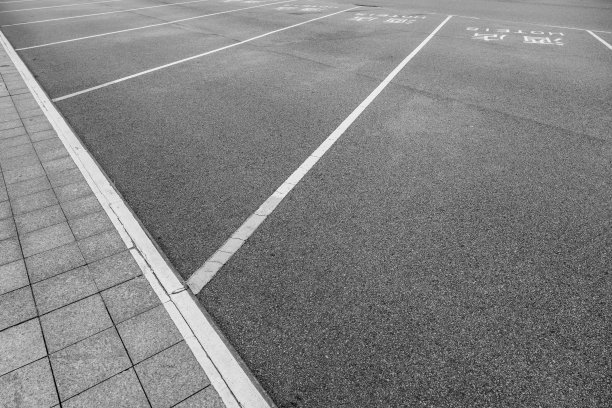 路边的停车位图片下载