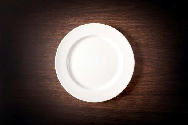 桌上有一个空盘子图片下载