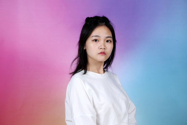 亚洲年轻女性工作室肖像图片下载