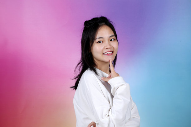 亚洲年轻女性工作室肖像图片下载