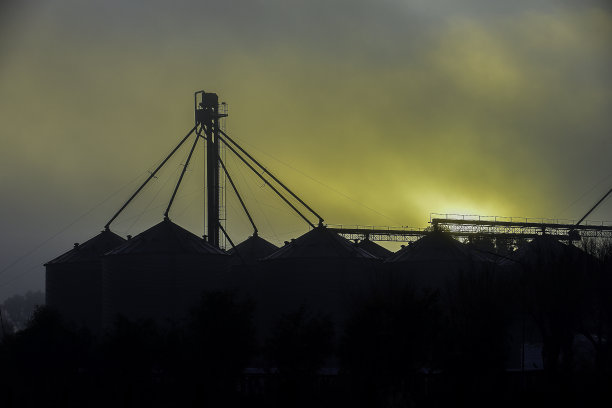 阿根廷巴塔哥尼亚省布宜诺斯艾利斯省储粮钢筒仓图片下载