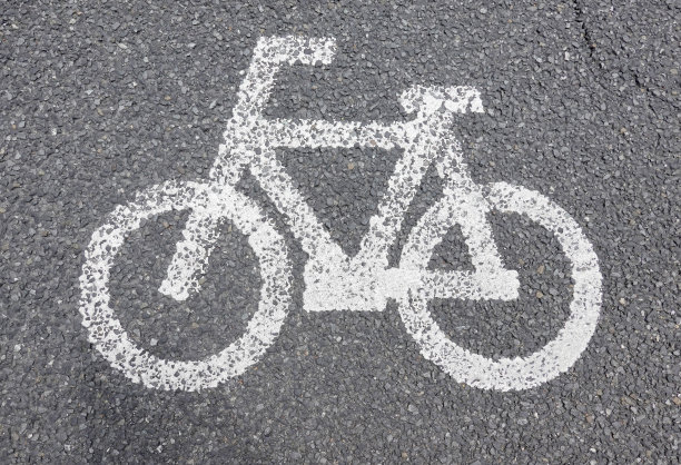 标明自行车专用道的日本道路标志图片下载