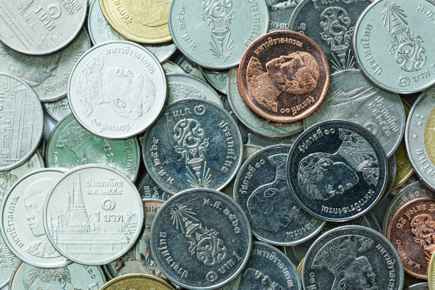 泰铢币宏观，泰铢币。泰国硬币。许多泰铢硬币的背景带有空间图片下载