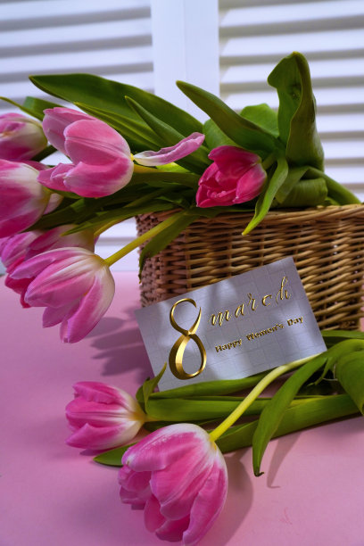 三八国际妇女节!从3月8日起，平铺，横幅，贺卡和鲜花。图片下载