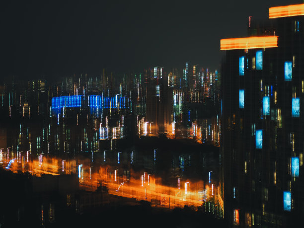 散景光抽象背景在芭堤雅市的摩天大楼，泰国的灯光，在夜间模糊的照片。城市景观。图片下载