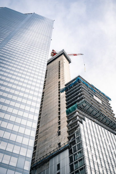 伦敦市中心用起重机施工图片下载