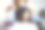 美发店一位快乐的女顾客画像。专业发型师在发廊用吹风机为女顾客吹干头发。图片下载