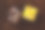 条纹礼盒站在皮革背景特写图片下载