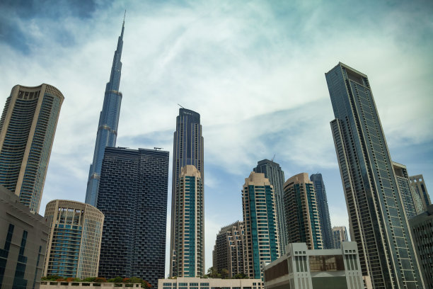 迪拜城市现代摩天大楼景观，含哈利法塔图片下载