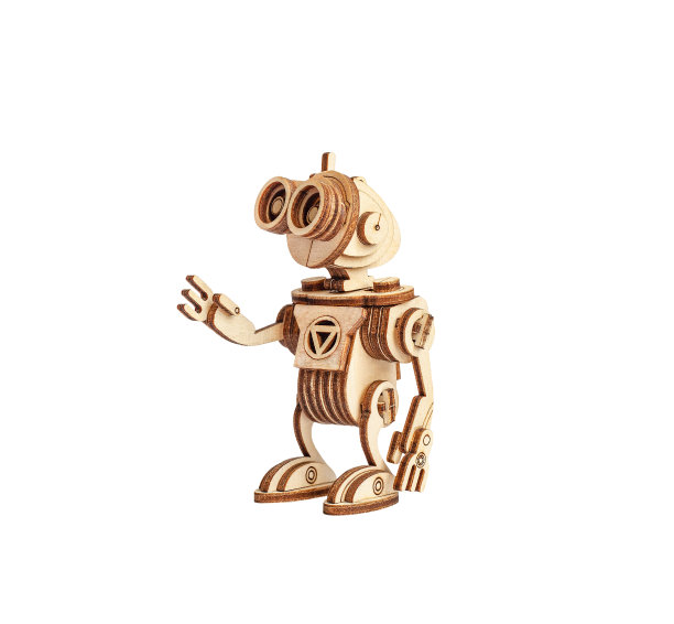 木制玩具机器人在侧面孤立的白色背景图片下载