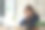 悲伤的少年在大学图书馆学习准备考试。抑郁的年轻女学生。返校理念图片下载