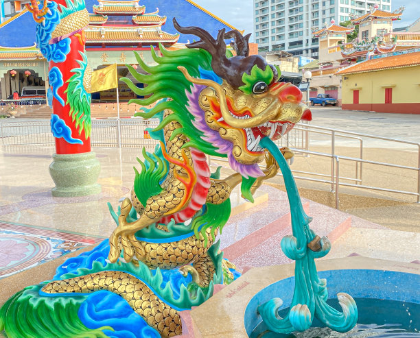 龙像，龙的象征，龙的中文，是一个美丽的泰国和中国建筑的神社，寺庙。这是中国新年庆祝活动中好运和繁荣的象征。图片下载