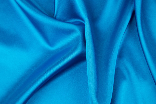 褶皱的深蓝丝布质地。图片下载