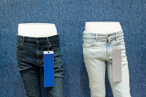 商店牛仔裤模特图片下载