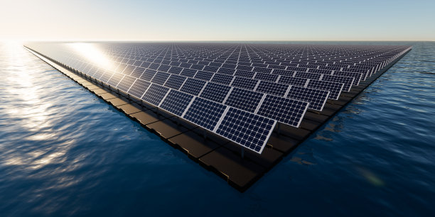 浮动太阳能，浮动光伏或水上太阳能农场与天空背景的3d渲染。图片下载