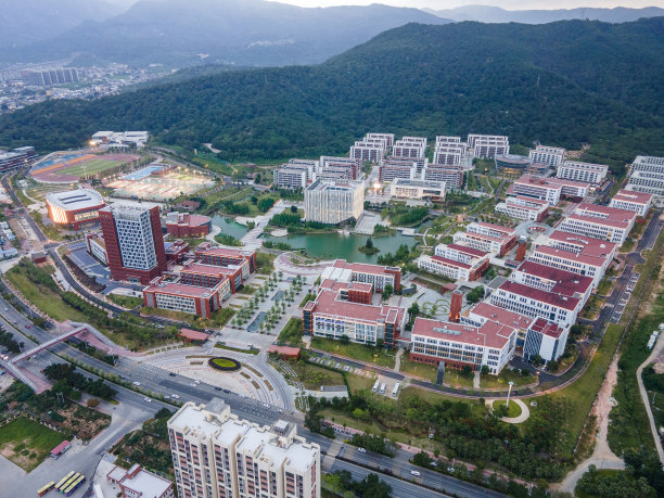 大学城建筑物和道路的鸟瞰图图片下载