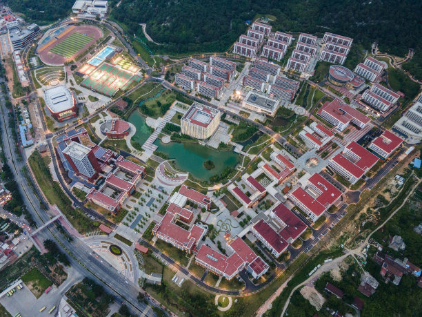 大学城建筑物和道路的鸟瞰图图片下载