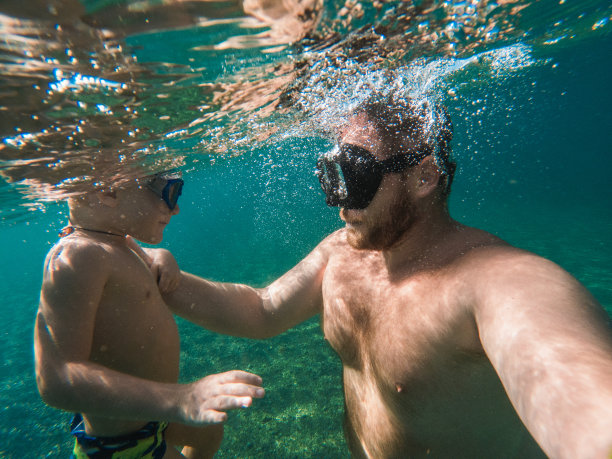 海边的阳光和快乐的日子图片下载
