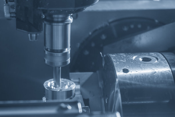 数控铣床用平面立铣刀对汽车零件进行槽切。图片下载