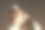 室内高对比度的白人5岁男孩的特写肖像图片下载