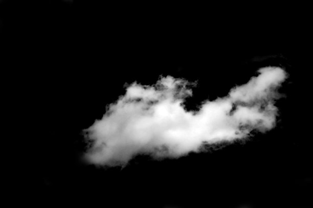 黑色背景上的白云图片下载