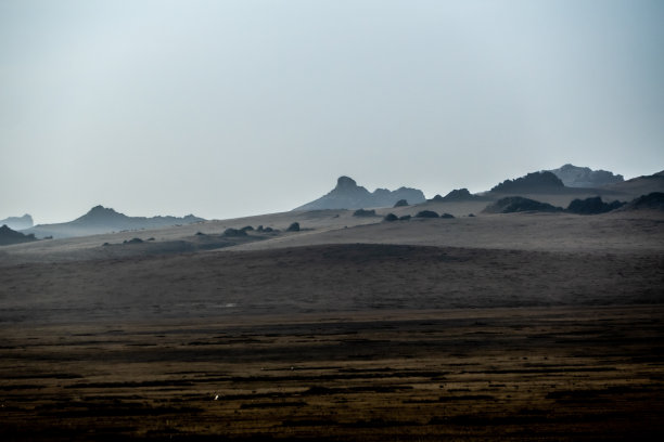 蒙古中部自然景观公路图片下载