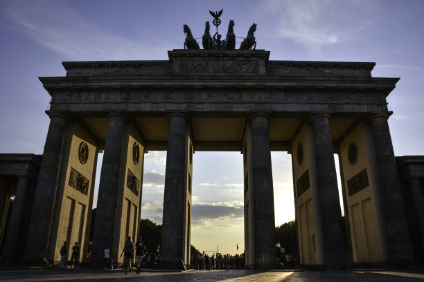 日落勃兰登堡门-柏林，德国图片下载