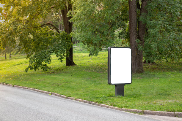 空白广告牌模拟城市的短信或内容。图片下载